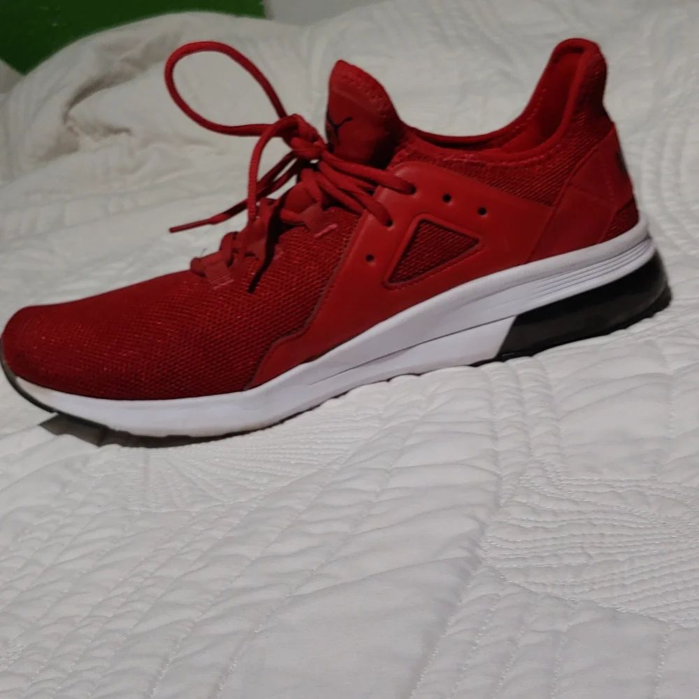 Shoes - Picture 2 of 4